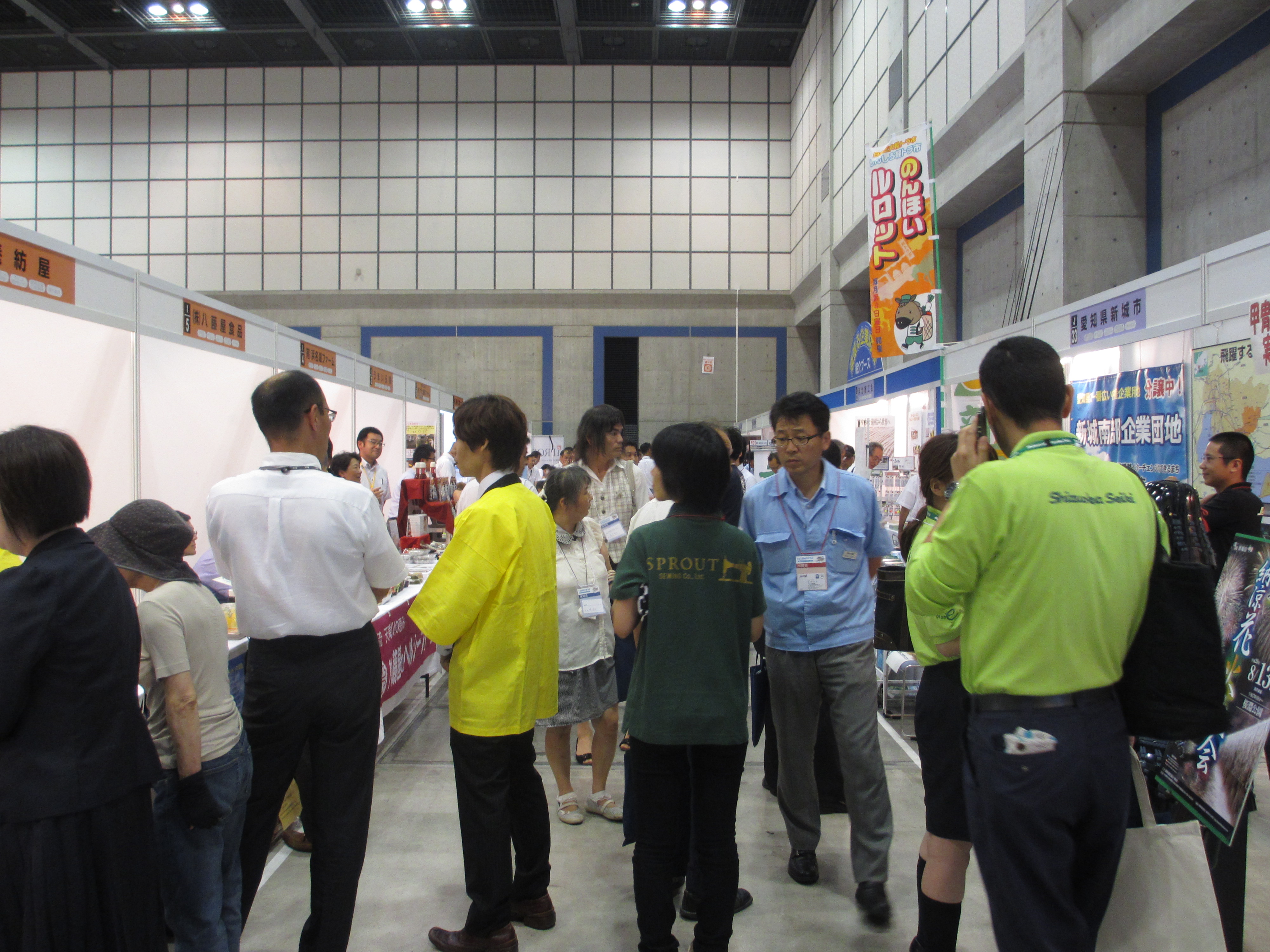 http://www.syms.bz/houkoku/%E3%83%96%E3%83%BC%E3%82%B9%E5%85%A8%E4%BD%93.JPG