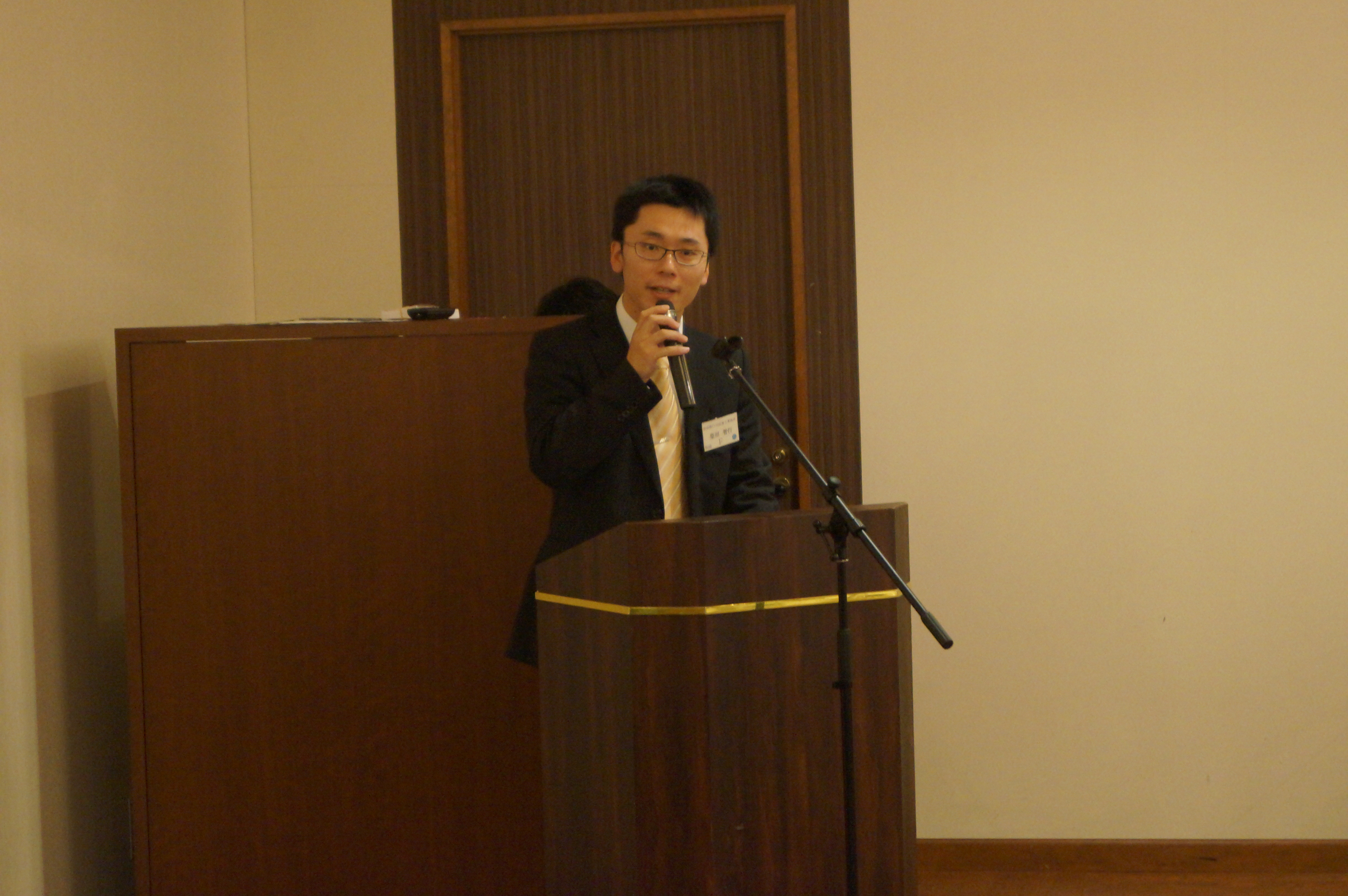 http://www.syms.bz/houkoku/%E6%87%87%E8%A6%AA%E4%BC%9A%E5%8F%B8%E4%BC%9A.JPG