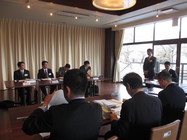 支部表彰選考・中島会長.JPG