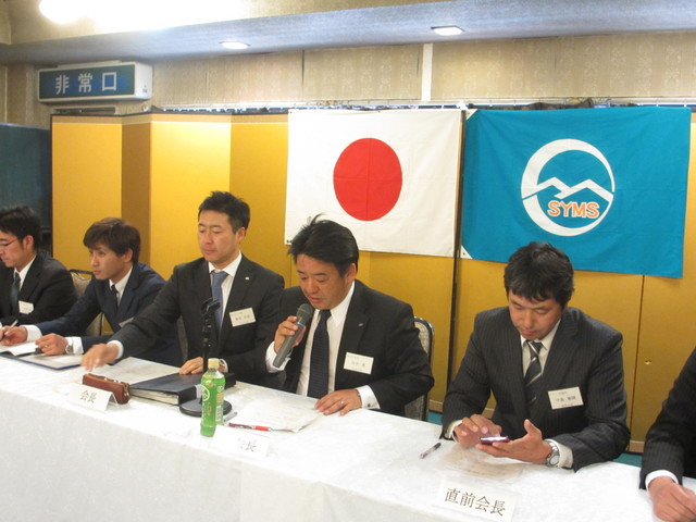 26支部長・事務局・常任役員会議・司会・田中副会長.JPG