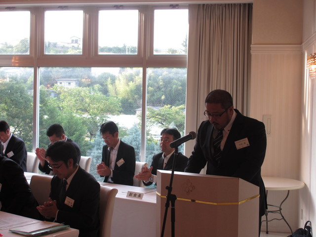 26新会員・司会石原.JPG