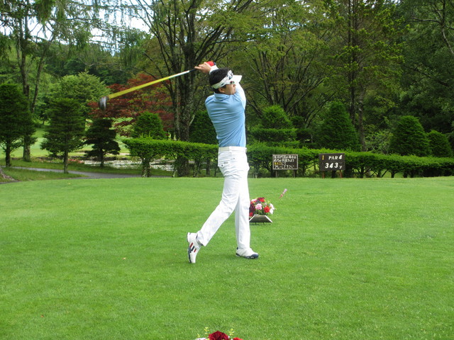 26年ゴルフ柴田会長始球式.JPG