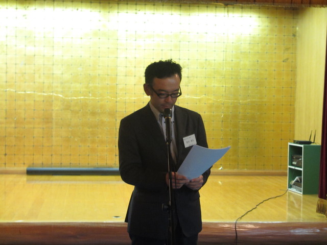 荒井副会長懇親会司会（26.9.24）.JPG